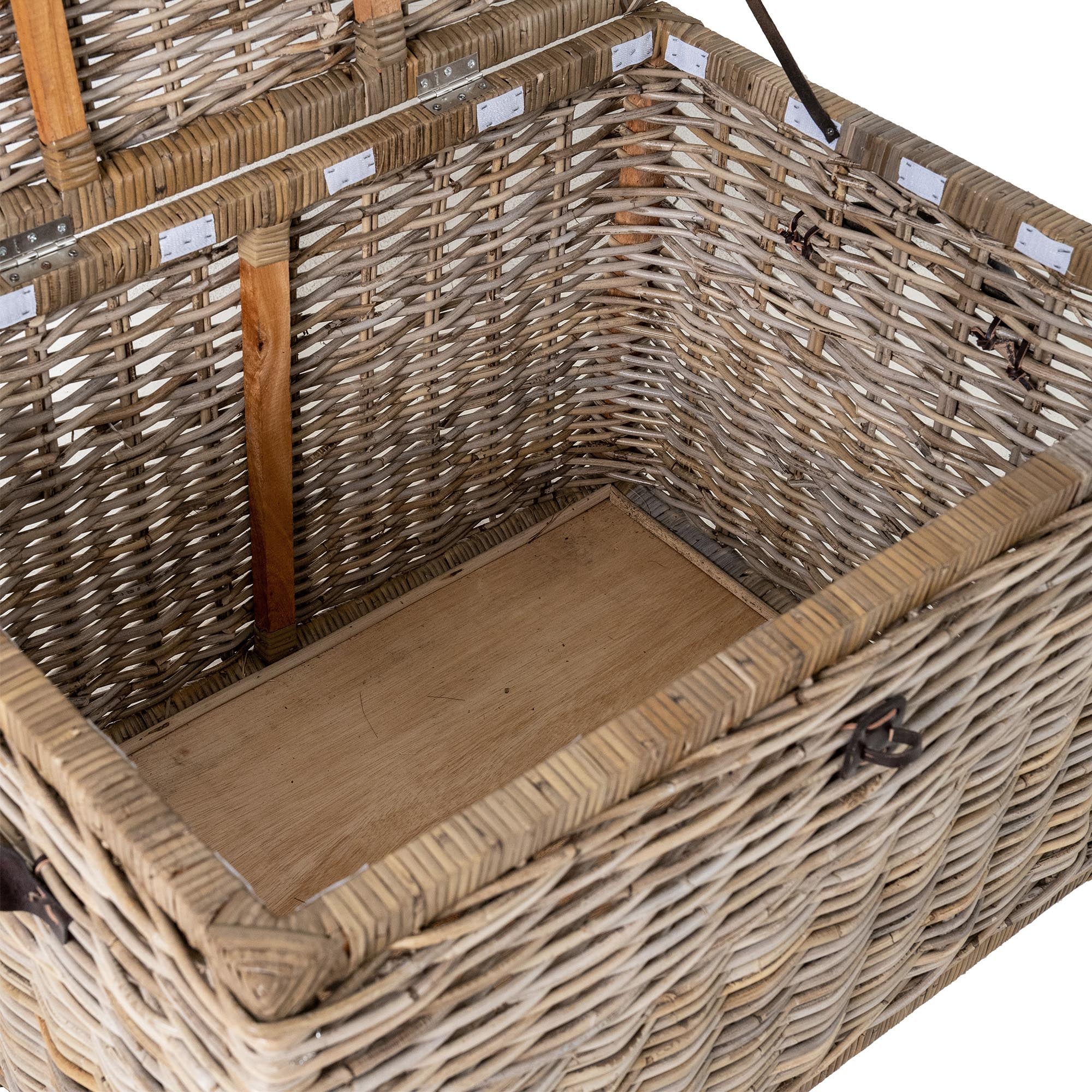 Deep Natural Wicker Storage Trunk with Practical Detail - Image 13